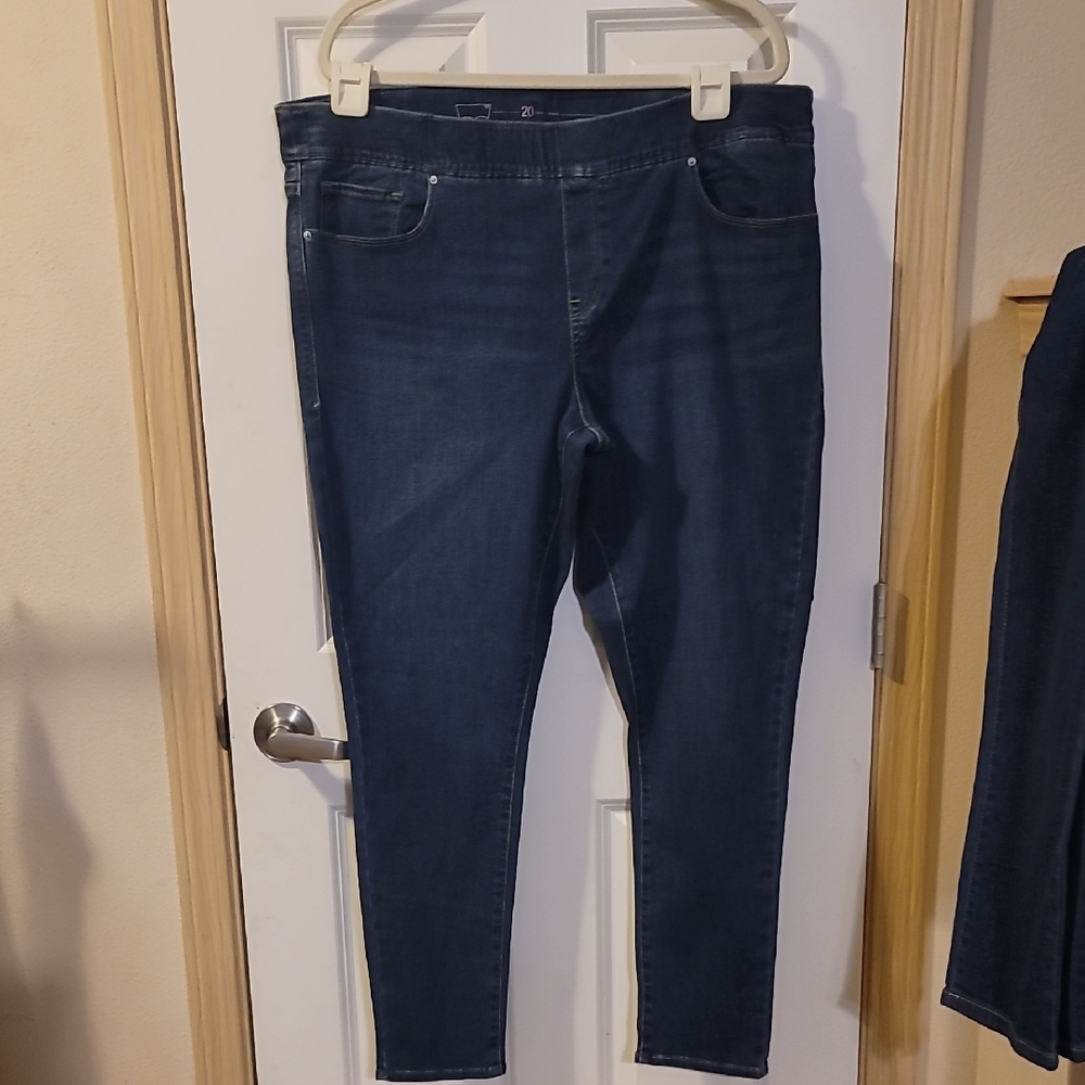 Levi's Blue Skinny Jeans with Classic Style
